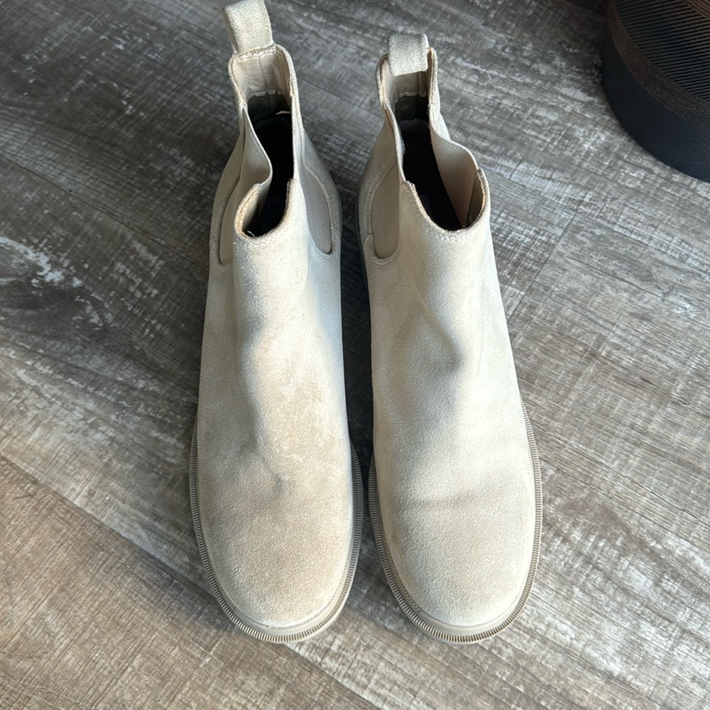 Cream Heeled Boots with Elastic Panels